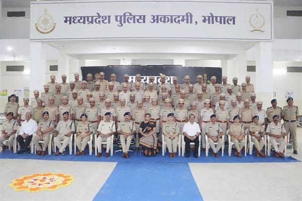 Two weeks training of 65 inspector level officers of National Academy of Customs, Indirect Taxes and Narcotics (NASIN) completed in Madhya Pradesh Police Academy