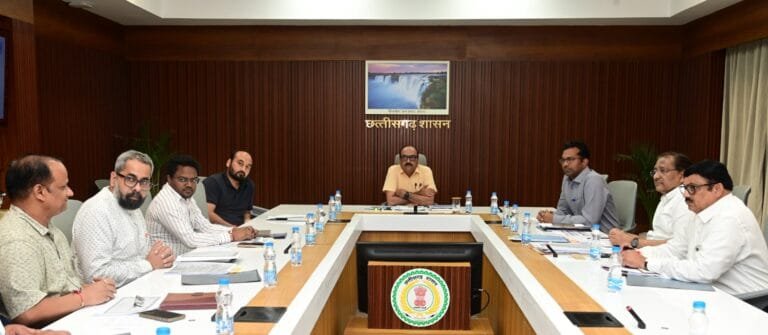 Village Industries Department officials give presentation on the Technical Textiles Mission