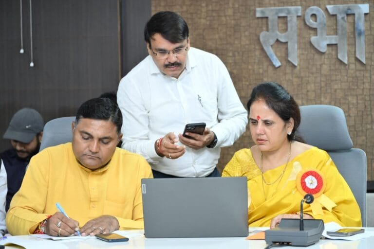 Mayor Meenal Chaubey to personally use the e-Office system in line with the State Government’s vision; urges all MIC members to use it regularly.