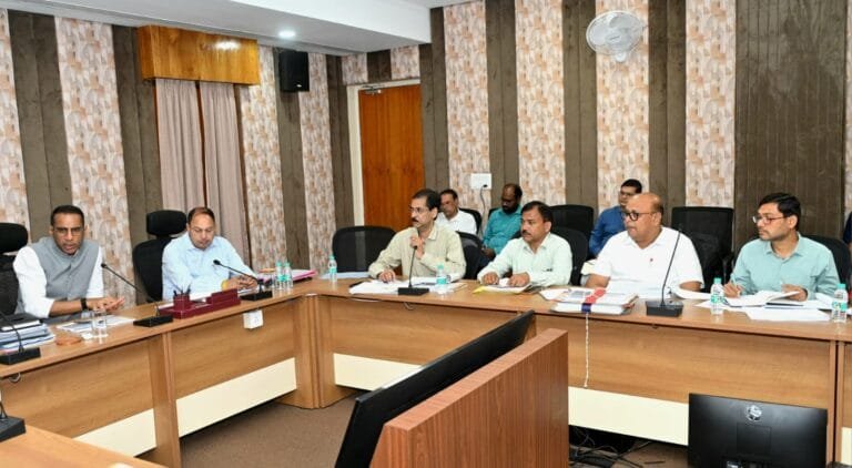 ‘Work must be visible at every construction site in October; construction to begin on a war footing after the rains’