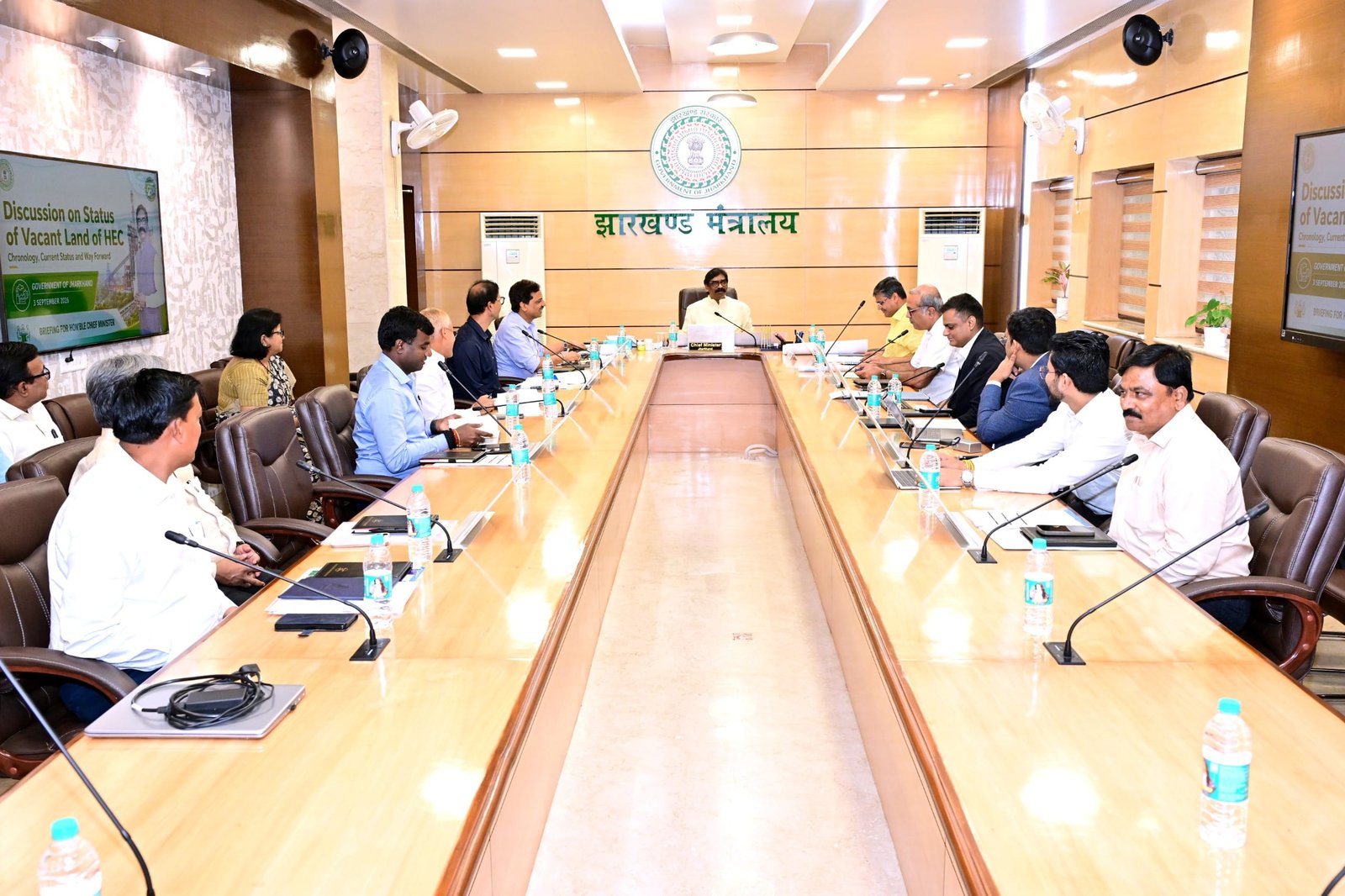 Chief Minister Shri Hemant Soren reviewed land-related activities under the Greater Ranchi Development Authority (GRDA) and the Smart City project with officials.