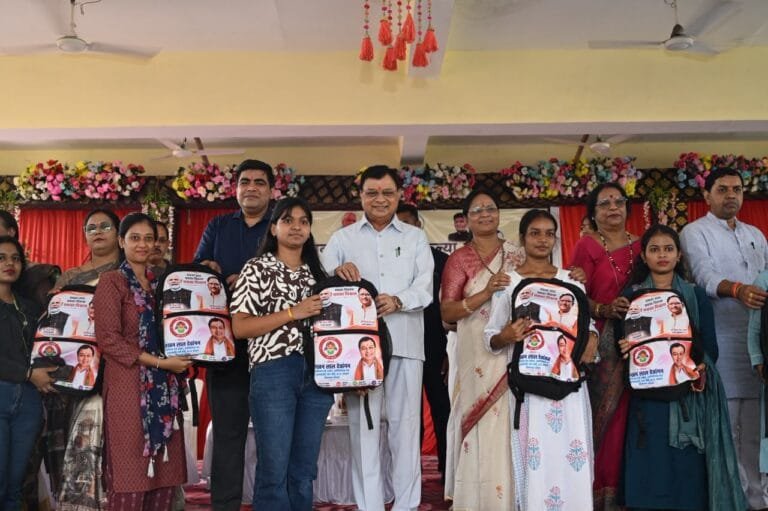 Education Kit Distribution: Industries Minister Lakhan Lal Dewangan gifts kits to 1,500 female students; announces construction of large domes in colleges