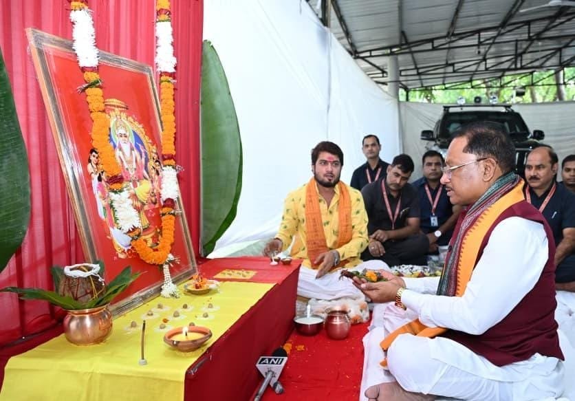 Worship of Lord Vishwakarma conveys the message of honoring creativity, skill, and labor: Chief Minister Shri Vishnu Deo Sai