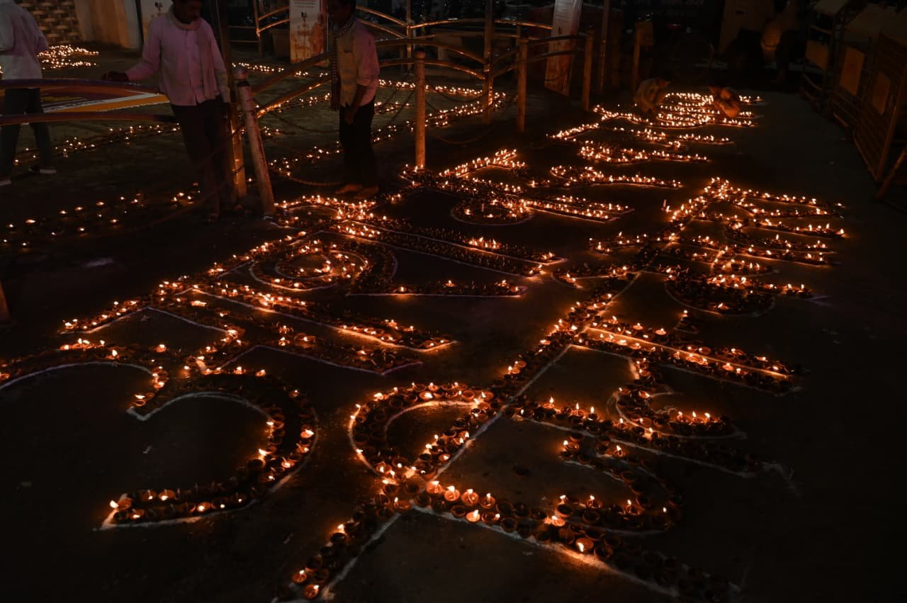 Mata Bhadrakali Temple Complex Illuminated by 11,101 Diyas: Prayers Offered for the Prime Minister’s Long and Healthy Life