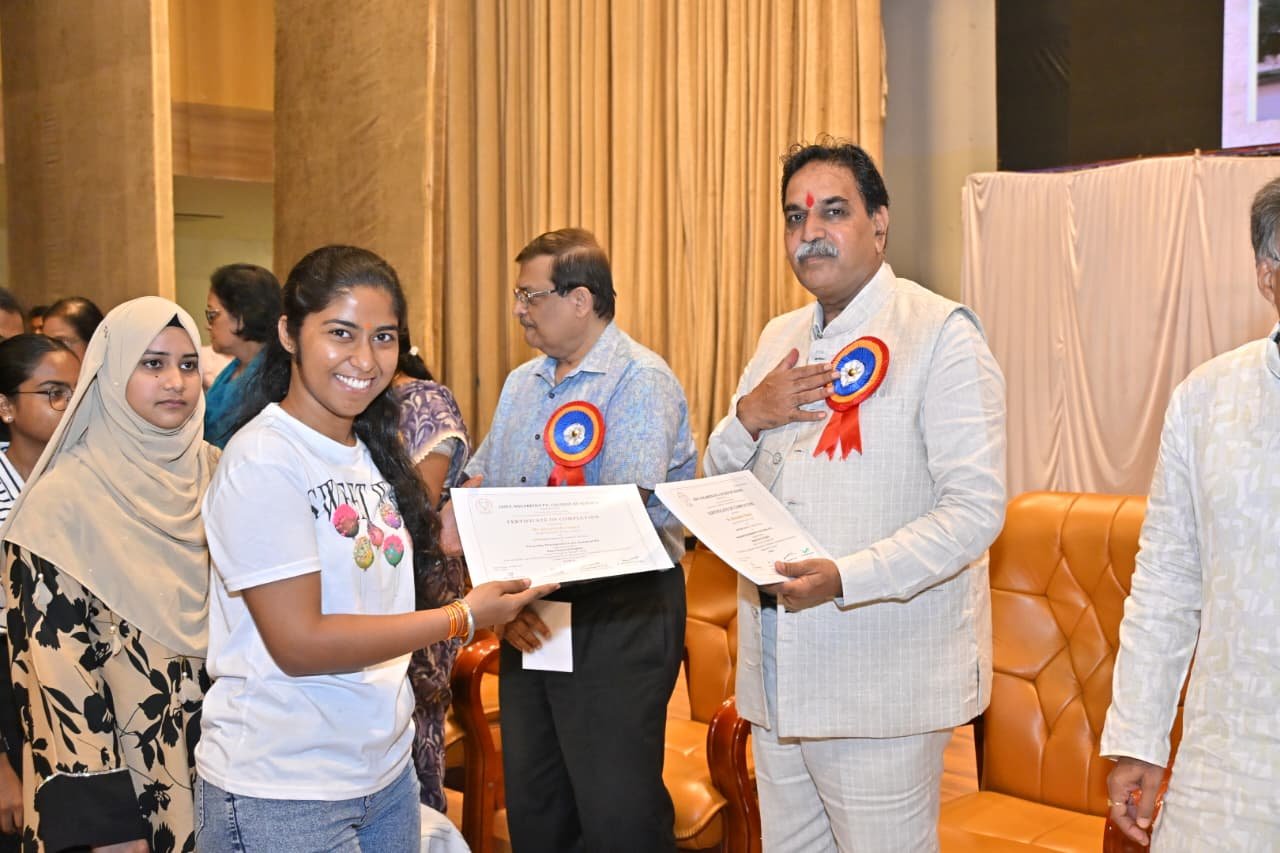 MLA Rajesh Moonat Welcomes Newly Admitted Students at Nagarjun College’s Induction Ceremony