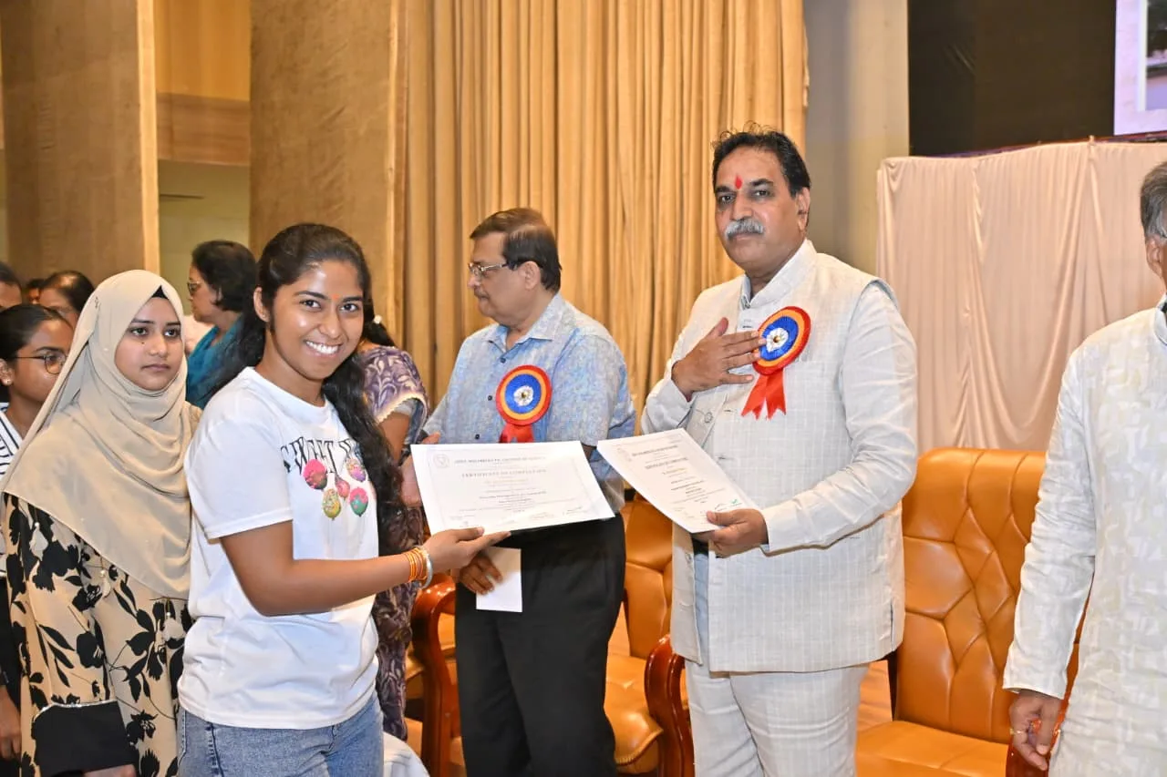 MLA Rajesh Moonat Welcomes Newly Admitted Students at Nagarjun College’s Induction Ceremony