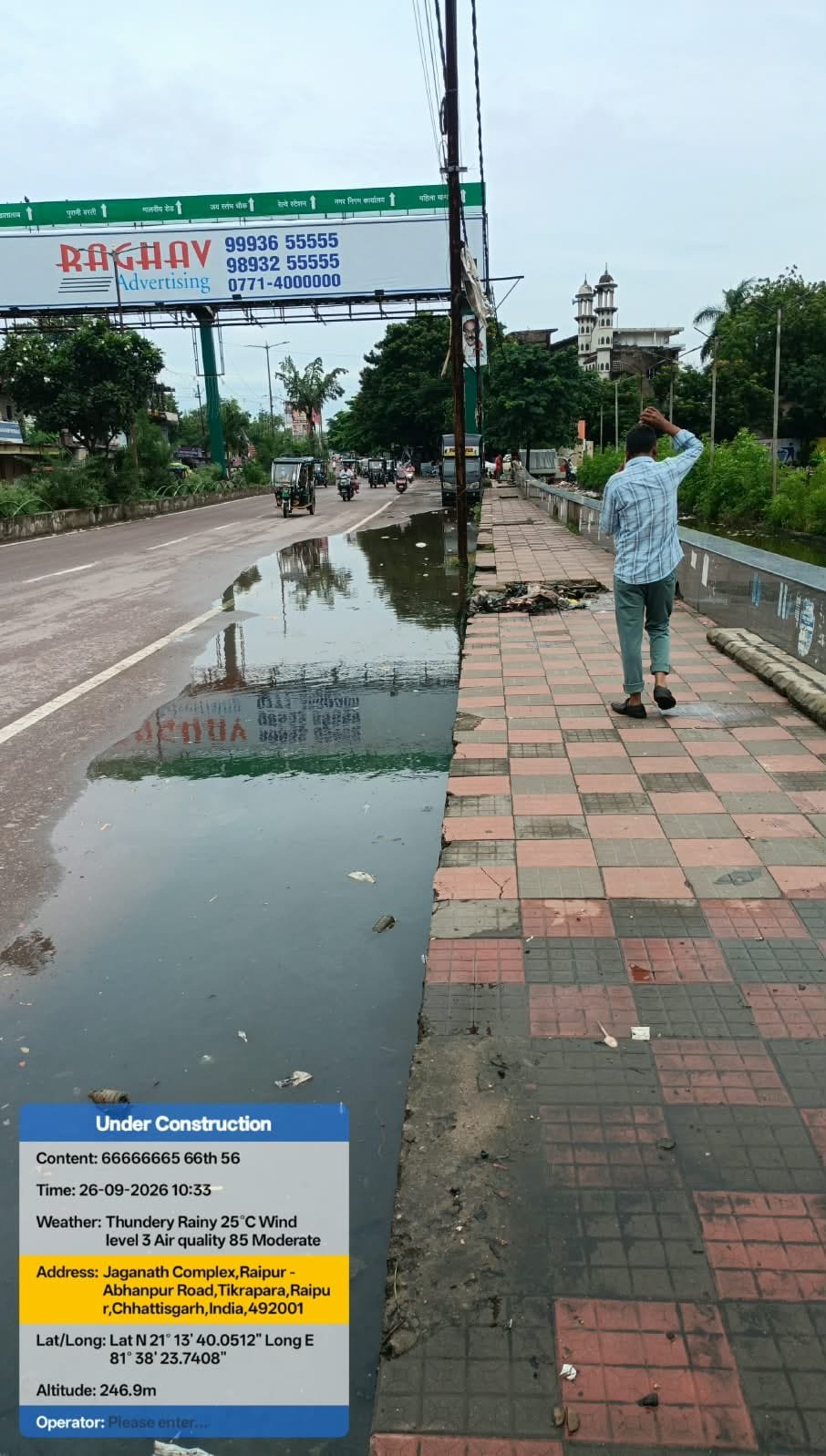 The Health Department of Municipal Corporation Zone 4 promptly resolved a public grievance regarding waterlogging on the road in front of Nareyya Pond in Ward 45 by carrying out a cleanup operation.
