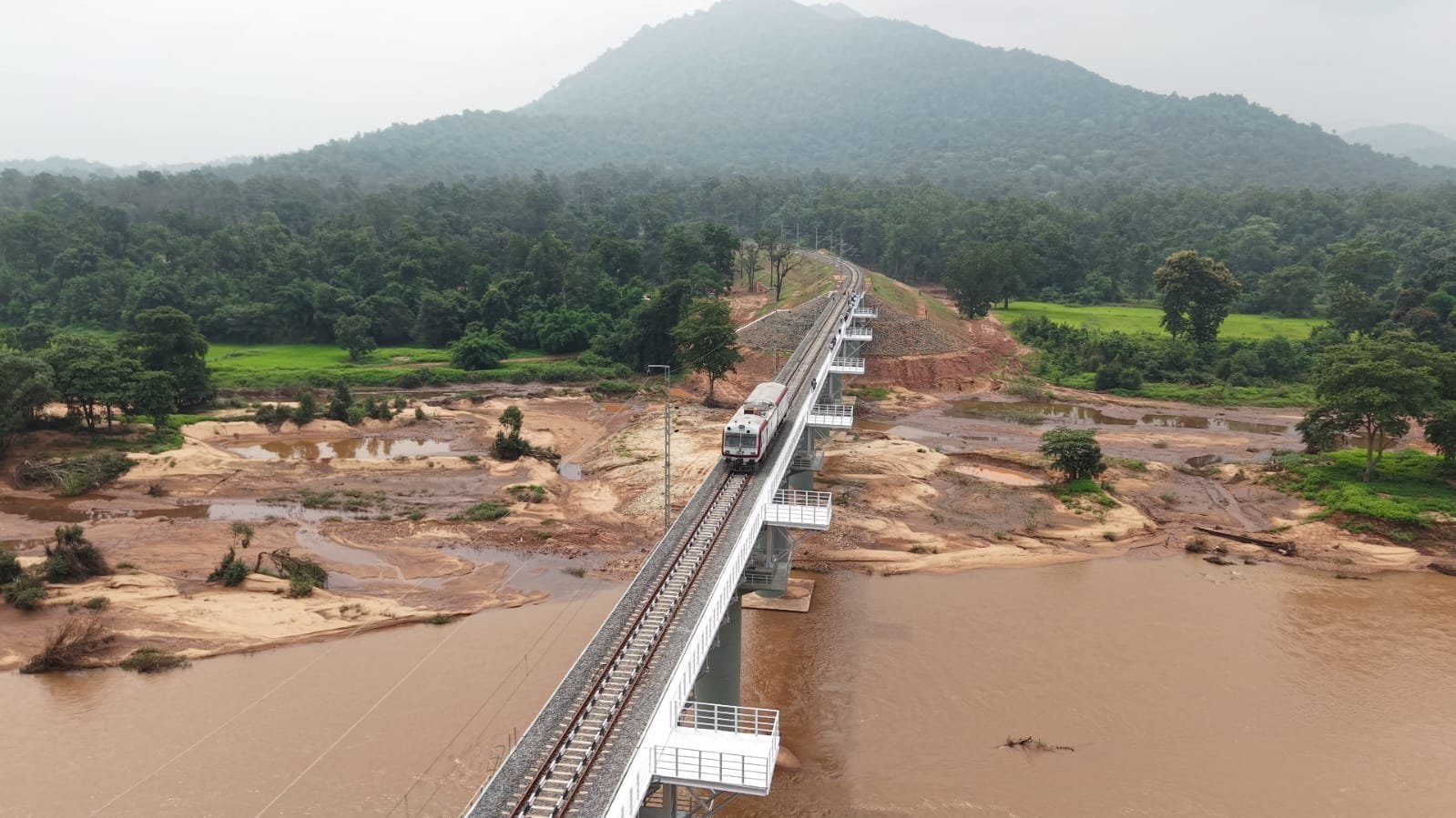 Hon’ble Railway Minister Shri Ashwini Vaishnaw hails the Dalli-Rajhara–Rowghat rail project as a significant milestone in strengthening connectivity in Chhattisgarh