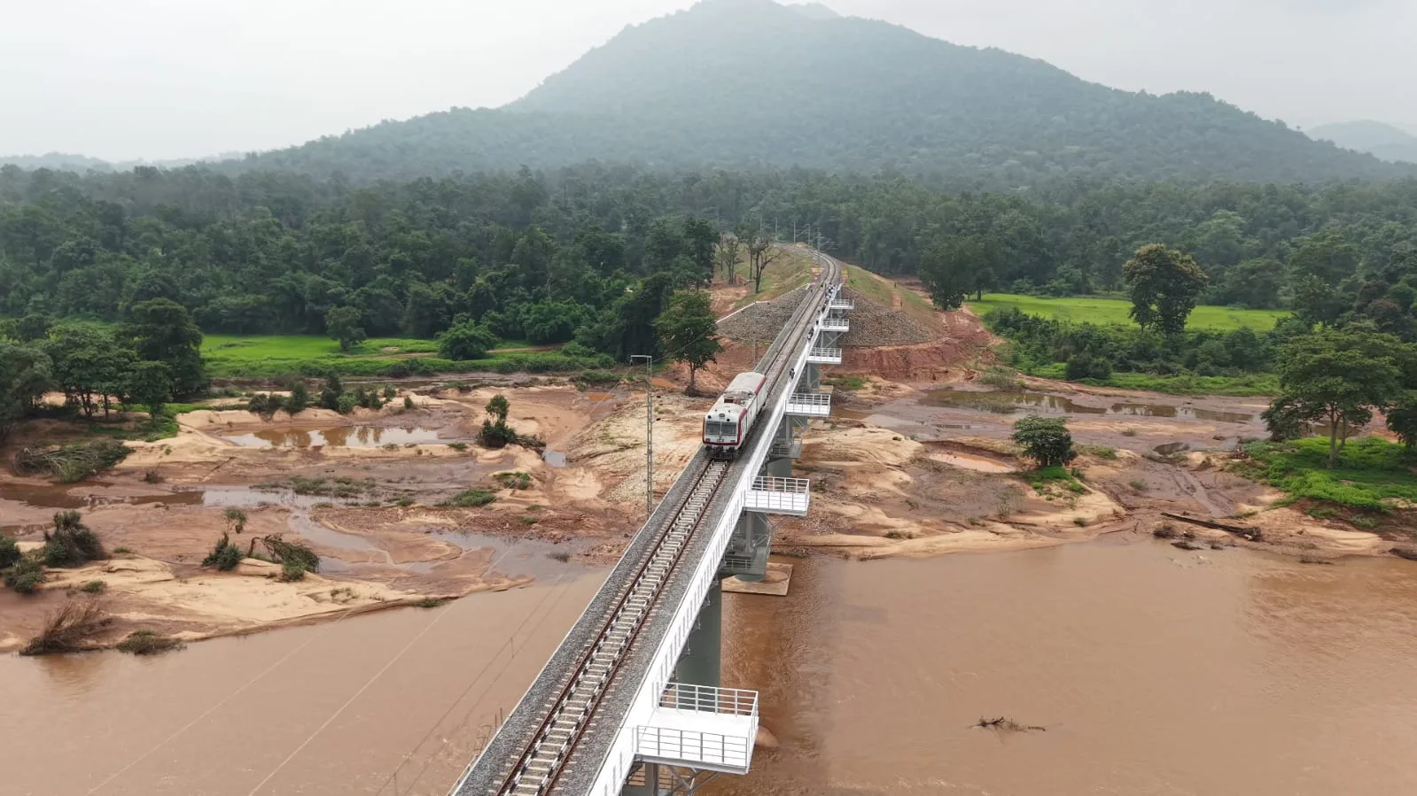 Hon’ble Railway Minister Shri Ashwini Vaishnaw hails the Dalli-Rajhara–Rowghat rail project as a significant milestone in strengthening connectivity in Chhattisgarh