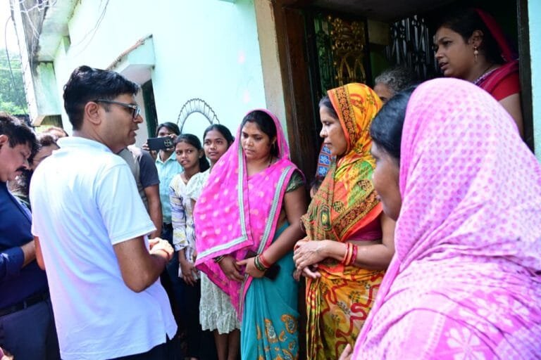 Finance Minister Shri O.P. Choudhary visits flood-affected people