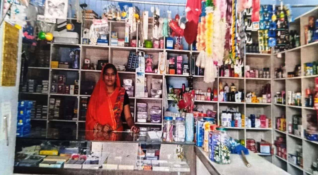 Sumitra Opens ‘Shringar Sadan’ with Mahtari Vandan Funds, Takes a Step Towards Self-Reliance
