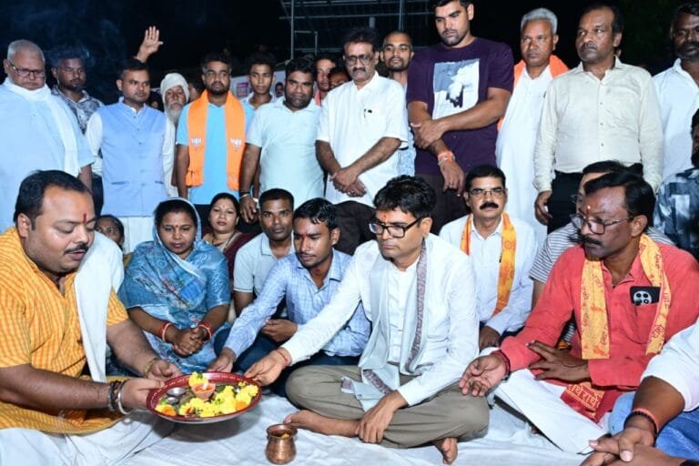 Finance Minister Shri O.P. Choudhary laid the foundation stone for an open gym and an Anganwadi building, and inaugurated a community hall.