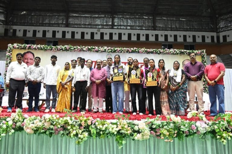 Deputy Chief Minister Shri Arun Sao honored the international medal winning players of Bahtarai Sports Academy and boosted their morale.