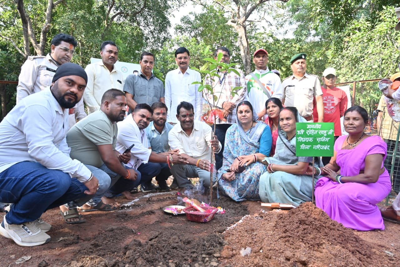 MLA, Collector and citizens volunteered to make JataMai Dham plastic-free.
