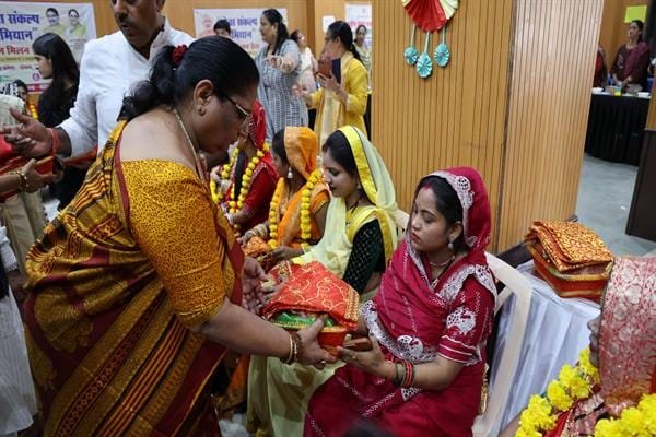 Har Anganwadi Banegi Poshan, Shiksha Aur Samnan Ka Kendra – Angan Milan Seva Mein Program by Minister Ms. Bhuria