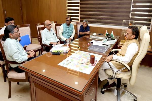 Complete the process of creation of new posts as per requirement in 27 district hospitals within the time limit: Deputy Chief Minister Shri Shukla