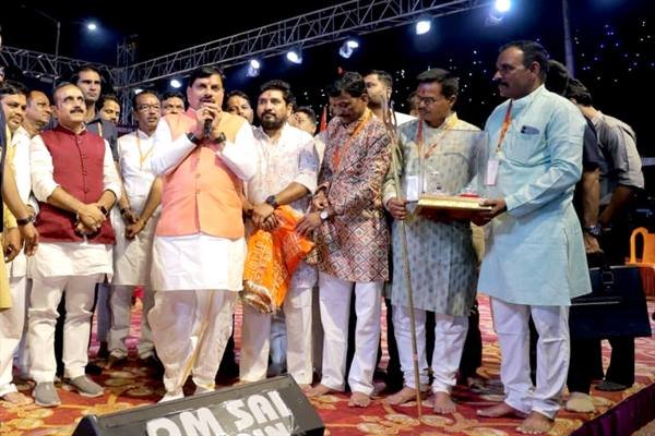 Chief Minister Dr. Yadav participated in various Garba events in Ujjain.
