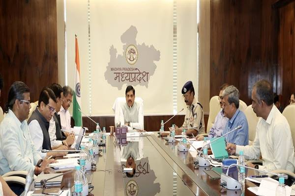 Strictly curb the use of carbide guns and carbide lamps: Chief Minister Dr. Yadav