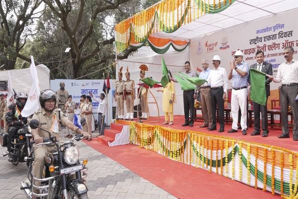 A 7-member bike team left from Madhya Pradesh carrying the message of National Unity Day and de-addiction.