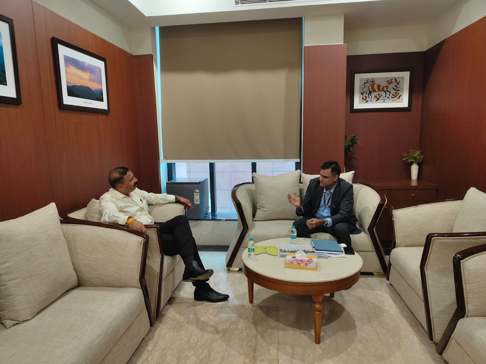 Meeting between Resident Commissioner Shri Arva Rajkamal and MHA Chief Security Officer Shri Anil Kumar Chaturvedi at Jharkhand Bhawan