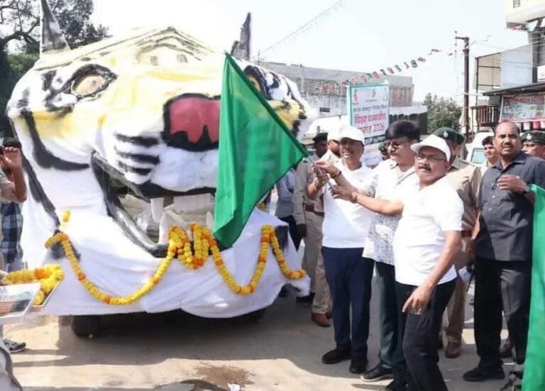 ‘Bagh Rath’ to carry the message of wildlife conservation to every village; Forest Minister Shri Kedar Kashyap flags it off