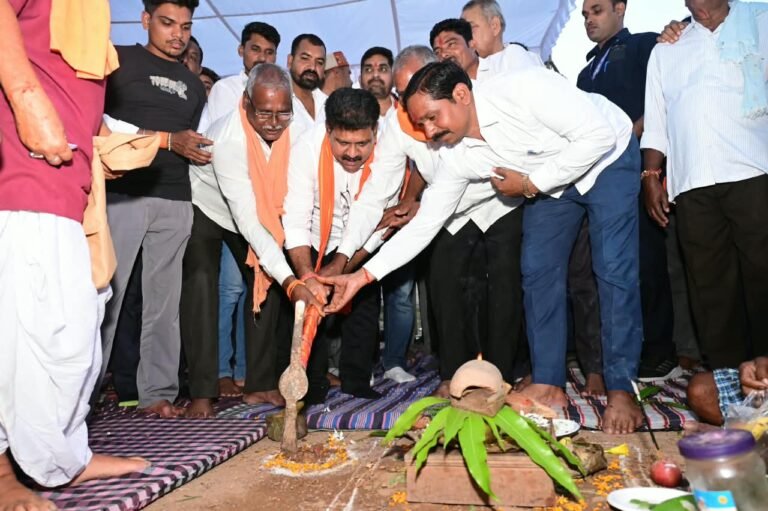 Deputy Chief Minister and Kawardha MLA Shri Vijay Sharma Performs Groundbreaking Ceremony for CC Road and Drain Construction Projects Worth ₹78.51 Lakh