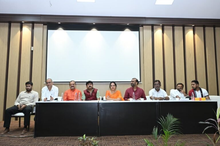 Mayor Meenal Chaubey Attends Municipal Corporation Public Works Department Advisory Committee Meeting
