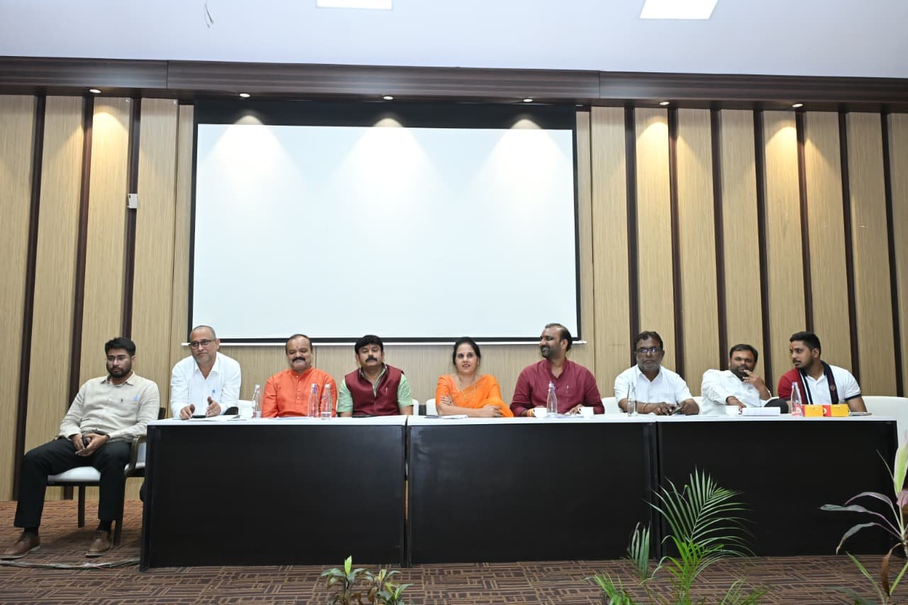 Mayor Meenal Chaubey Attends Municipal Corporation Public Works Department Advisory Committee Meeting