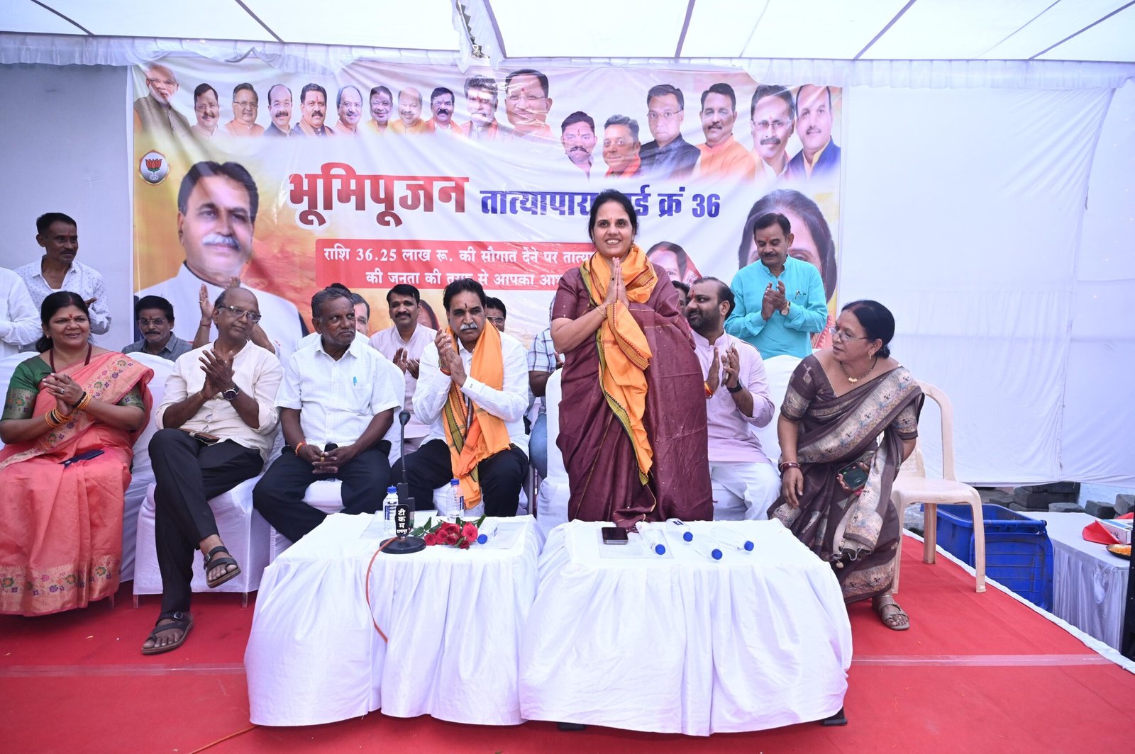 Raipur West MLA Rajesh Munat, accompanied by Mayor Meenal Chaubey, presented a wonderful gift to the citizens by inaugurating a new community hall worth ₹7 lakh in Tatyapara Ward and performing the groundbreaking ceremony for new development projects valued at over ₹36 lakh.