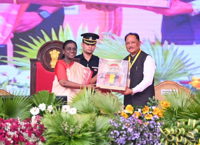 President Smt. Droupadi Murmu lauds the unique traditions and tribal culture of Bastar Dussehra