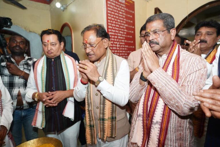 Chief Minister Shri Vishnu Deo Sai offered prayers at the Ramchandi Temple and prayed for the well-being and prosperity of the state.