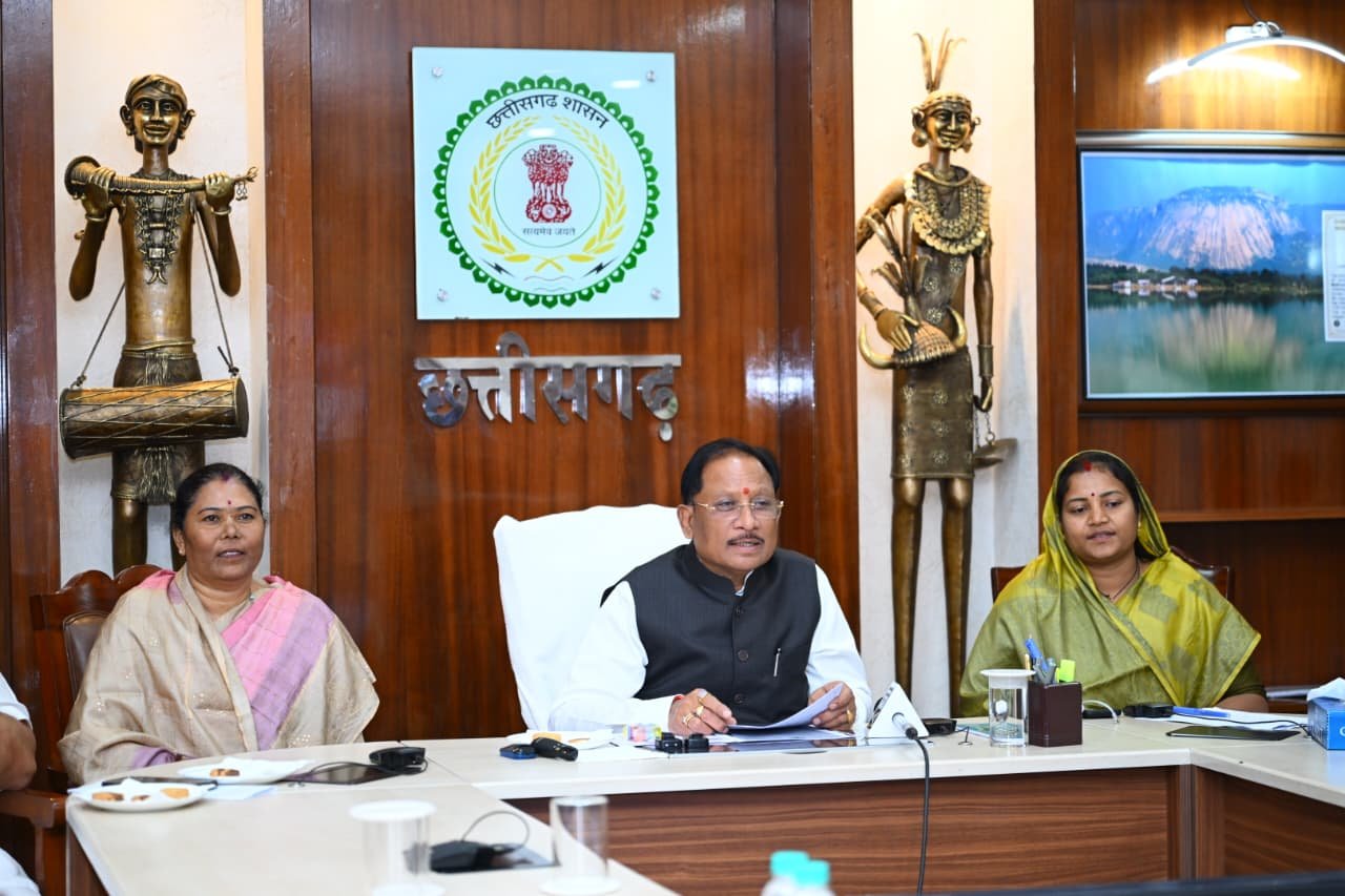 Chief Minister Shri Vishnu Deo Sai virtually unveiled the statue of the late Union Minister, Shri Larang Sai.