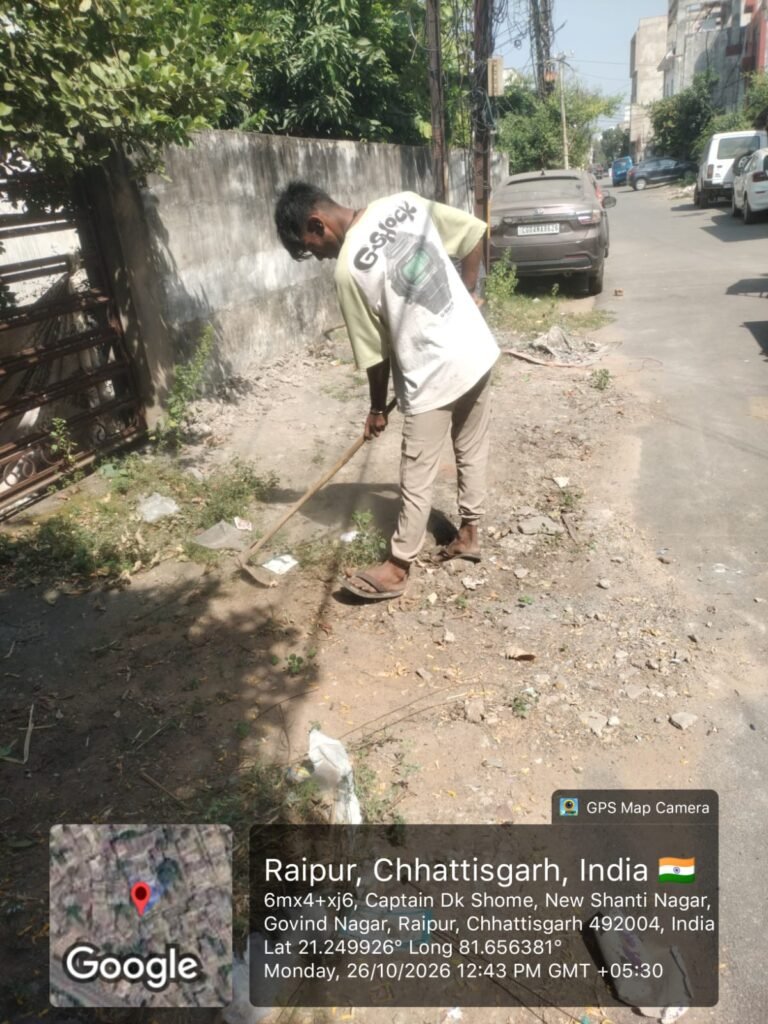 Prompt resolution of a public grievance: Municipal Corporation Zone 3 Health Department clears waste and ensures cleanliness near the Siddha Hanuman Temple in New Shantinagar.