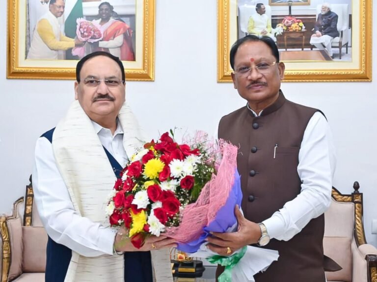 Chief Minister Shri Vishnu Deo Sai extends a warm welcome to Union Minister for Health and Family Welfare Shri Jagat Prakash Nadda