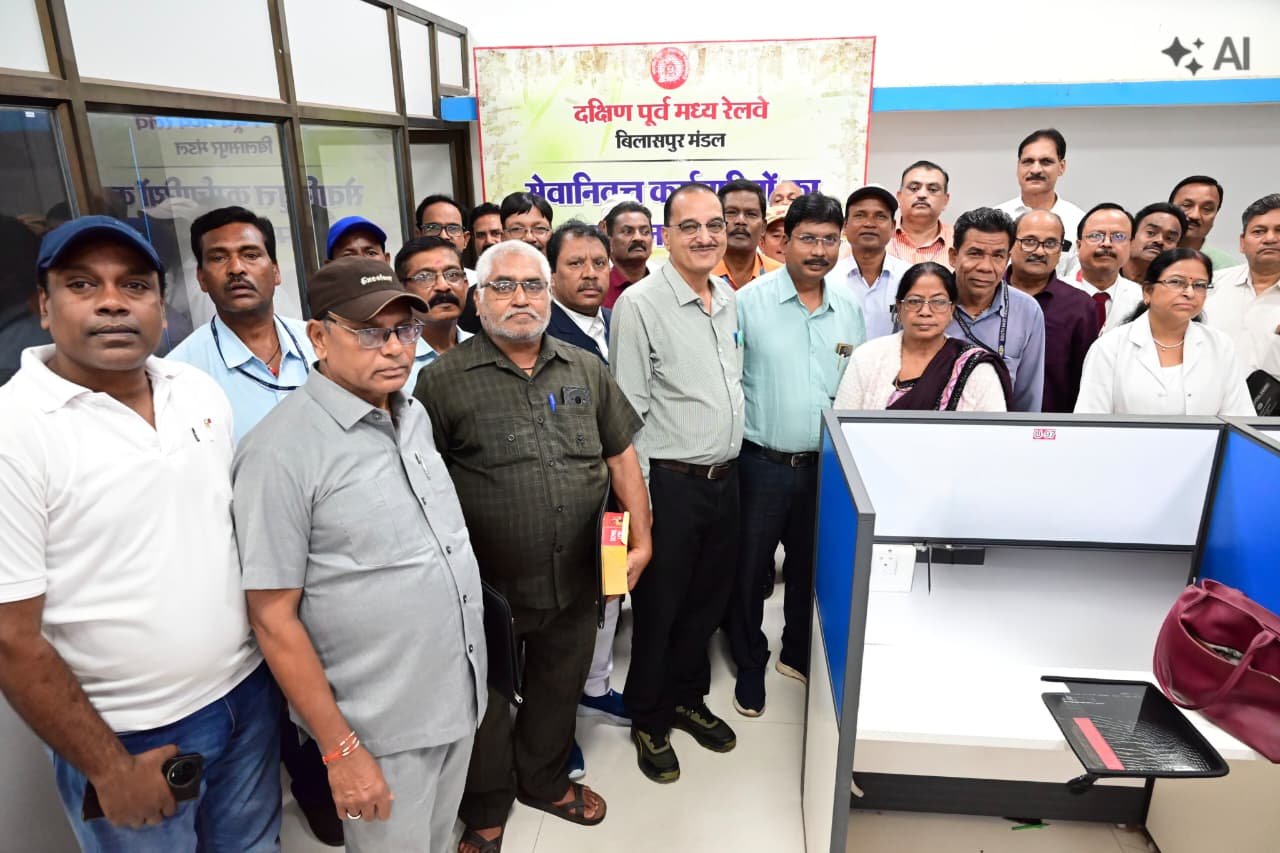 A heartfelt farewell was bid to 27 members of the Divisional Railway family—including one officer—who are retiring in the month of October.
