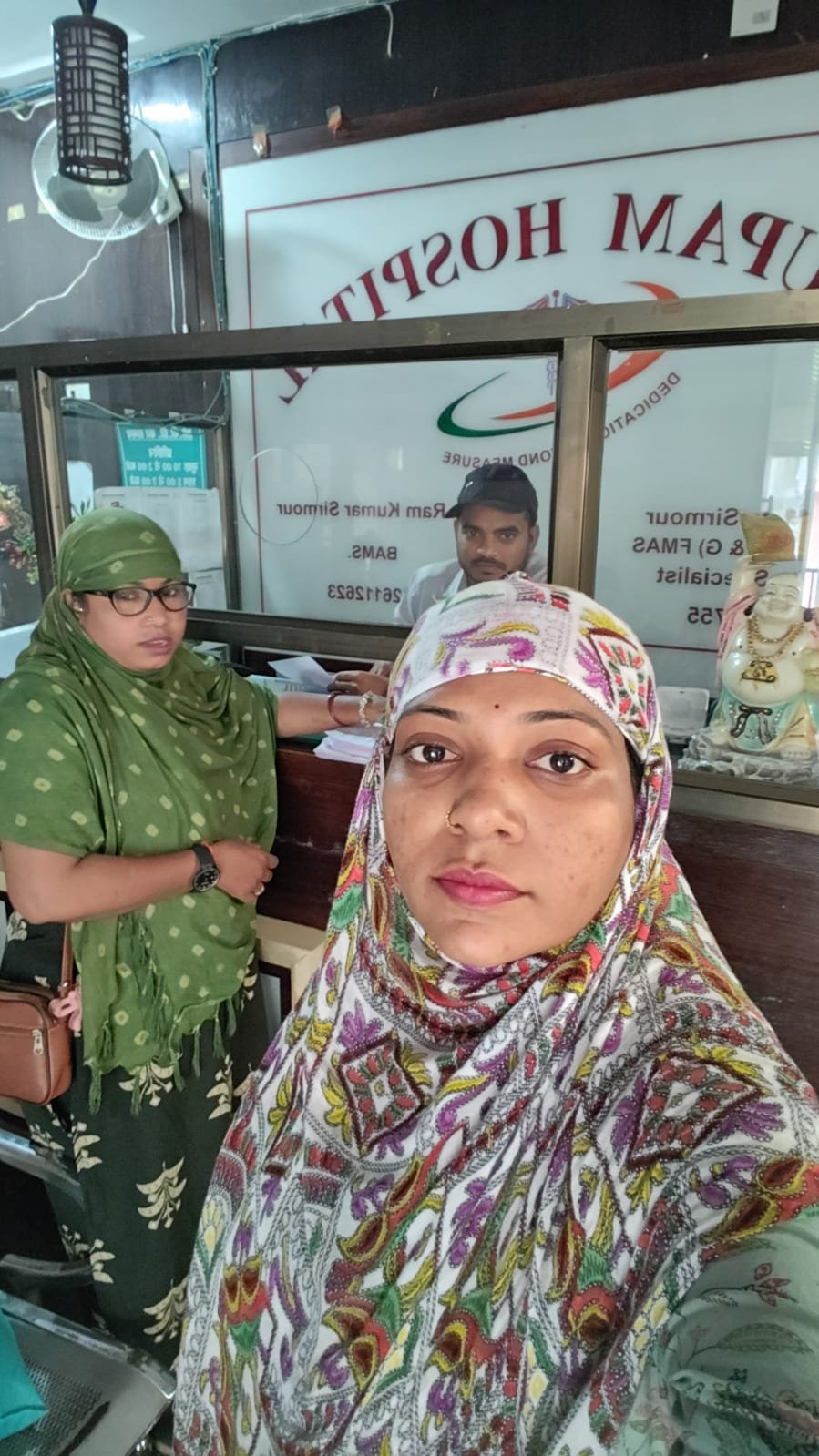 The Health Department of Raipur Municipal Corporation (Zone 9) has imposed an immediate fine of ₹30,000 on the management of Anupam Hospital, located in Adarsh ​​Nagar, Mowa, for mixing medical waste into the waste collected through the door-to-door collection service. The hospital management has also been issued a stern warning regarding future compliance.